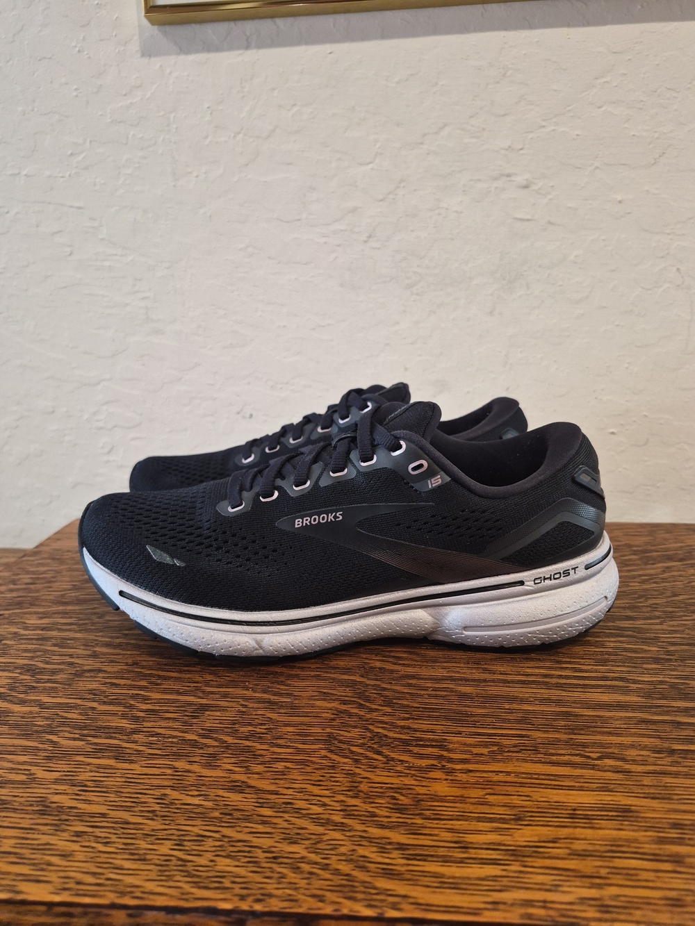 Brooks Ghost 15 Athletic Running Shoes 
Women's Size US 9 Medium B